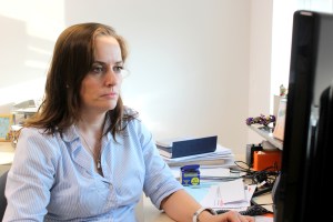 Ana Luzia Rossetti trabalha mesclando cautela e emoção no cargo de chefia   Foto: Cacá Junqueira