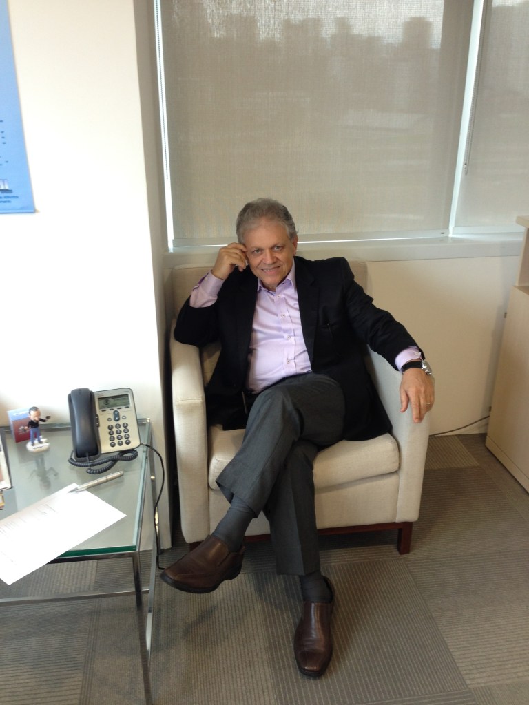 Oscar Dardo na sede comercial da Globo em São Paulo.   Foto: Rodrigo Tucci